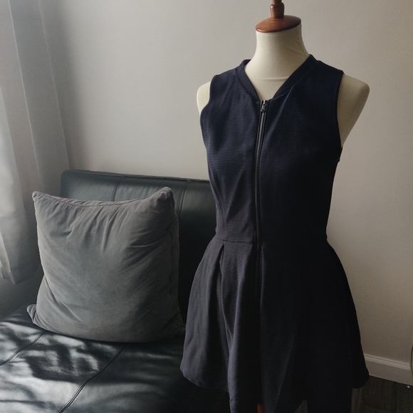 Club monaco dress zipper back - Picture 5 of 7